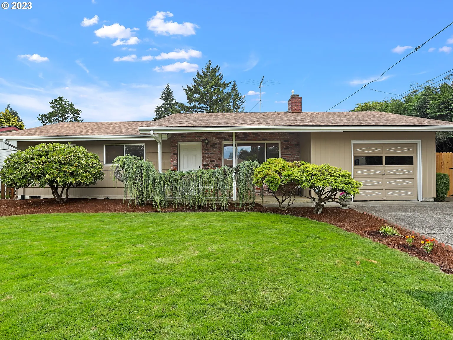 2066 SE 159th Ave photo 1