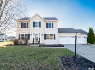 1400 Oak Rdg, Washington, IL 61571