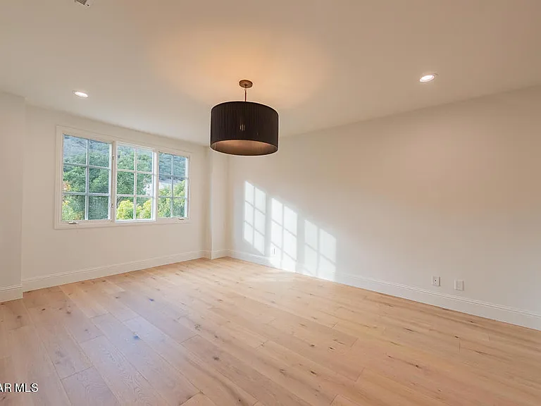 2390 Crombie Ct — Photo 31