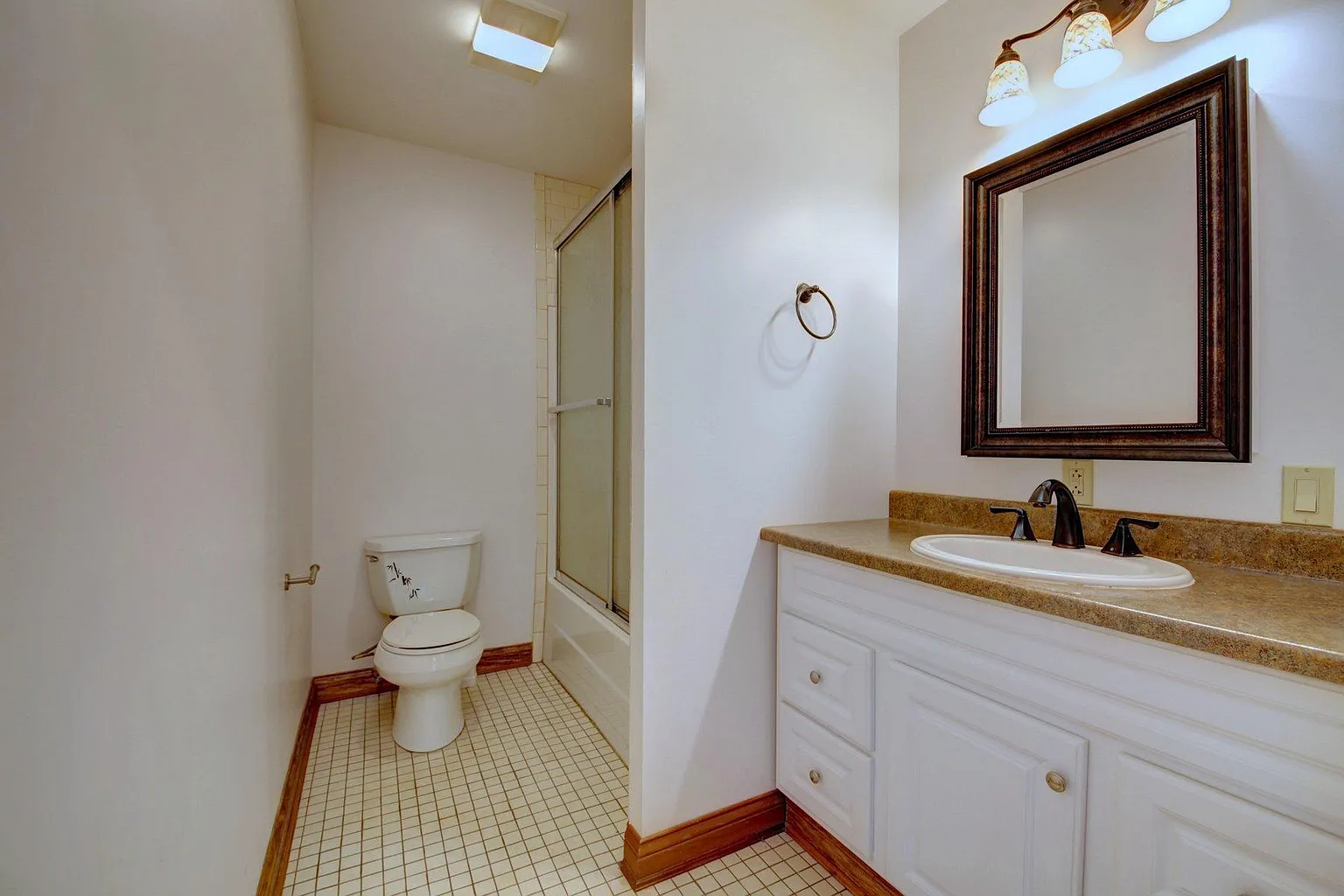 1545 Washington St E #B photo 1