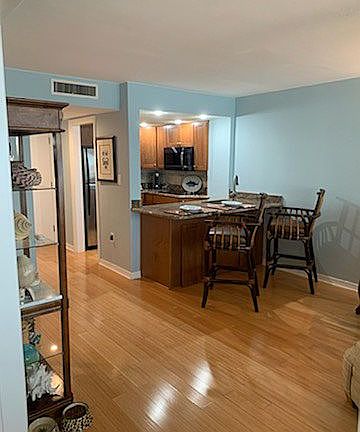 4th image of 1900 Clifford St APT 701