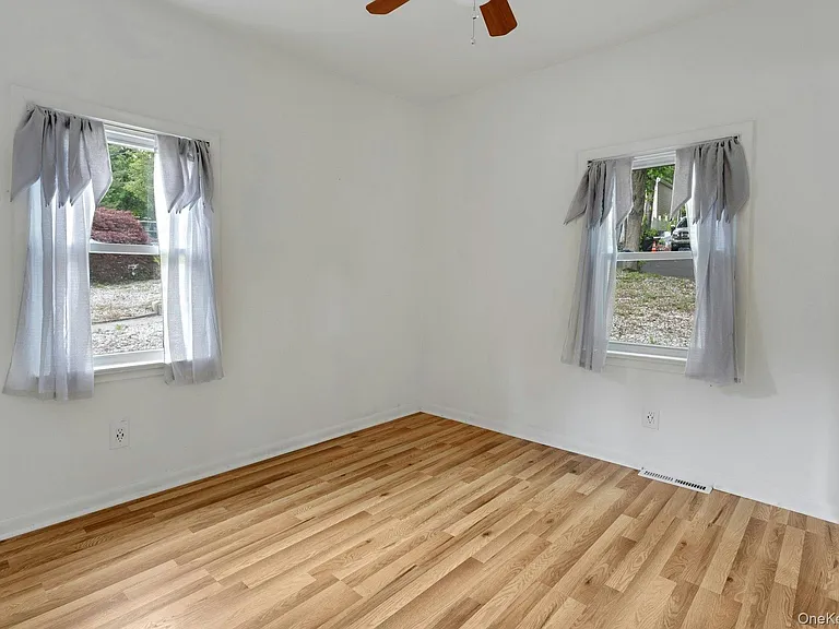 15 Schuyler Rd — Photo 14