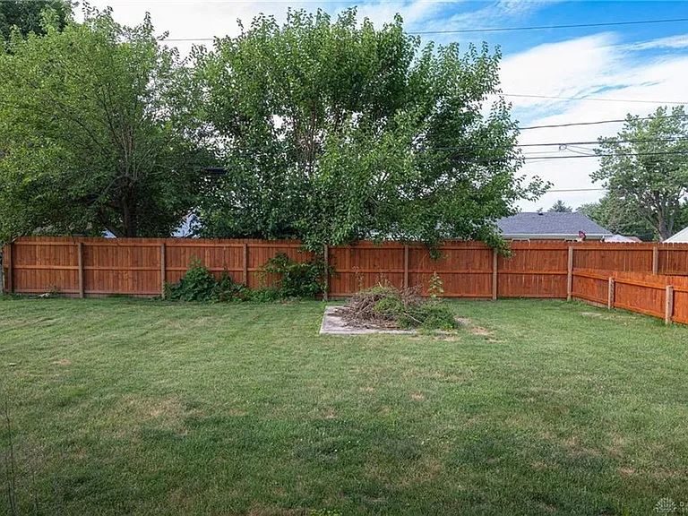 407 Heather St — Photo 11