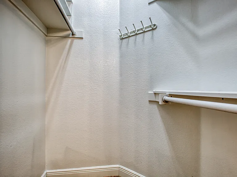 6533 Riveredge Dr — Photo 59