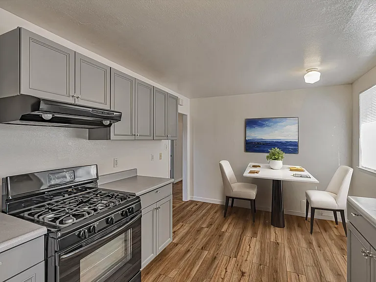 300 Chestnut Ave #310 — Photo 5