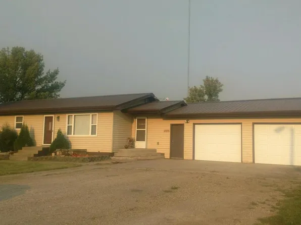 104 Adamsen Dr, Grafton, ND 58237