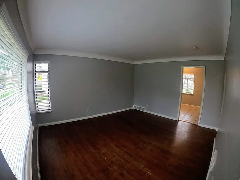 23085 Floral St — Photo 3