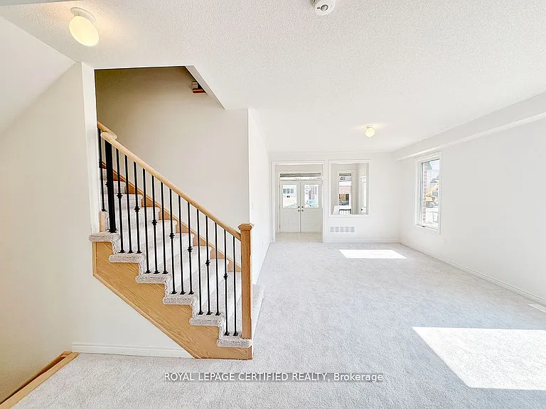 10 Baycroft Blvd — Photo 2