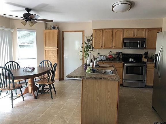 2nd image of 19 Yorktown Ln