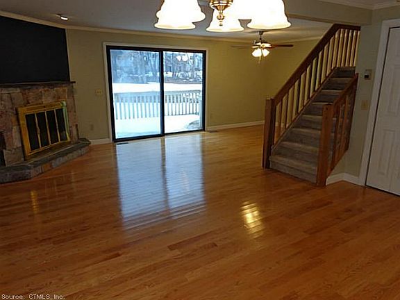 3rd image of 11 Greenview Dr
