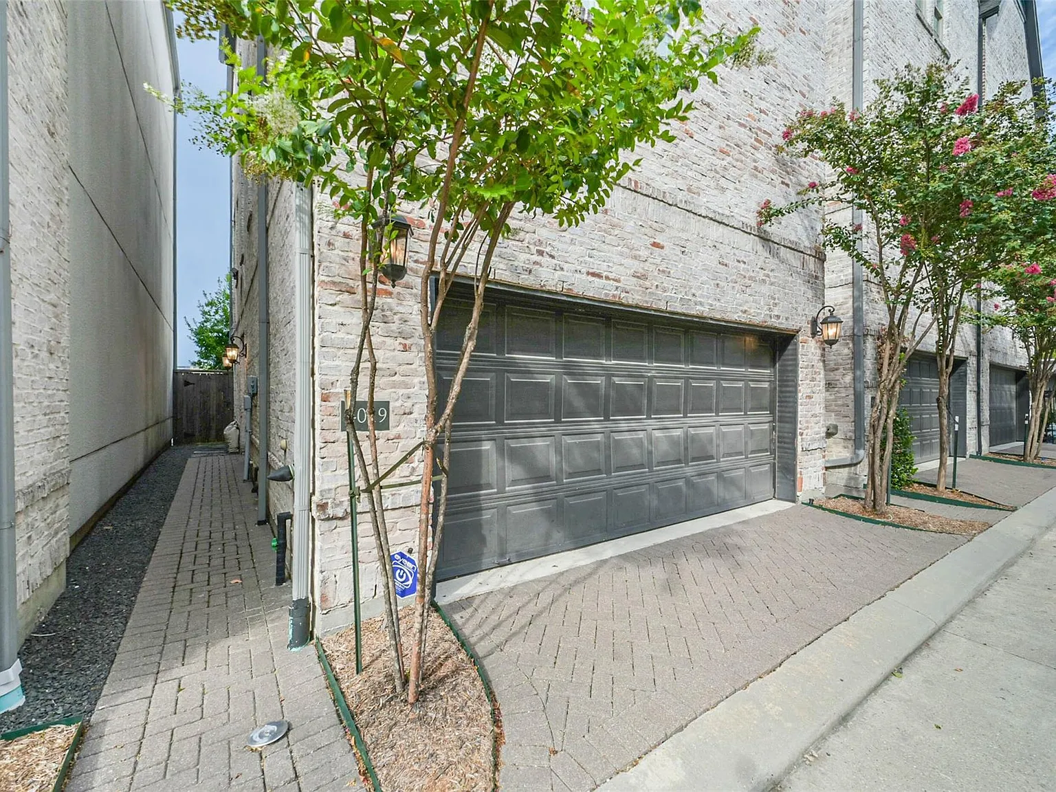 3 bed, 3.5 bath, 2168 sqft, $2,795 — Photo 4