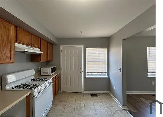 3 bed, $2,500 — Photo 4