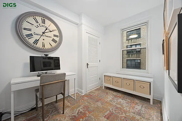 Office, photo 1