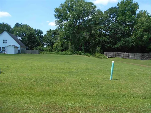 3996 Greenview Cv, Humboldt, TN 38343