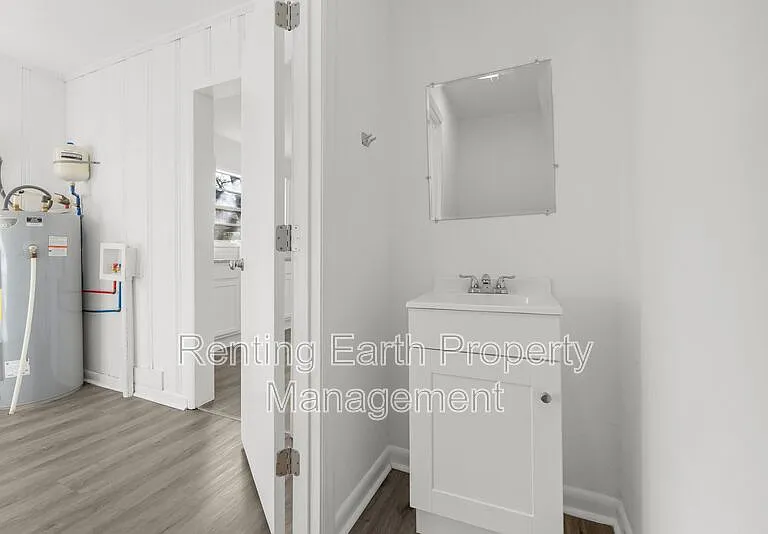 417 Athens Ave — Photo 10