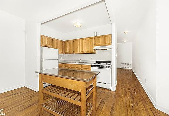 5th image of 100 1/2 W 130th St APT D