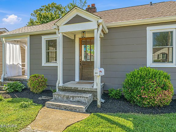 4th image of 822 Radford Pl