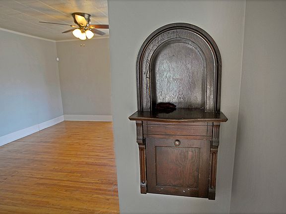 5th image of 1601 W Main St