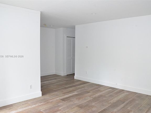5th image of 35 Edgewater Dr APT 104