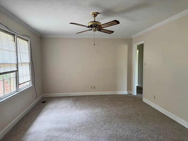 2714 Pine Manor Ln — Photo 11