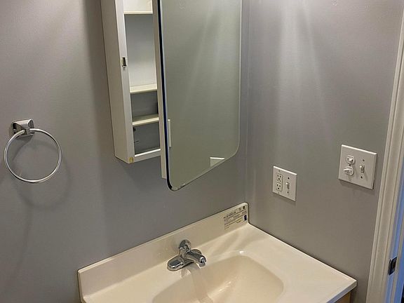 3rd image of 3941 N Monticello Ave APT 202