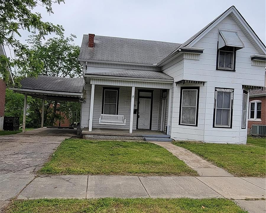 1st image of 39 N Benton St
