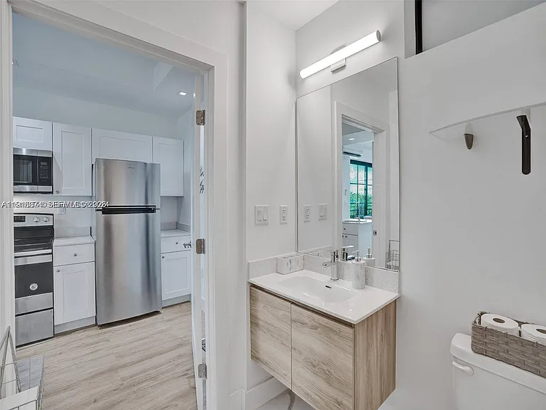 4100 SW 64th Ave — Photo 11