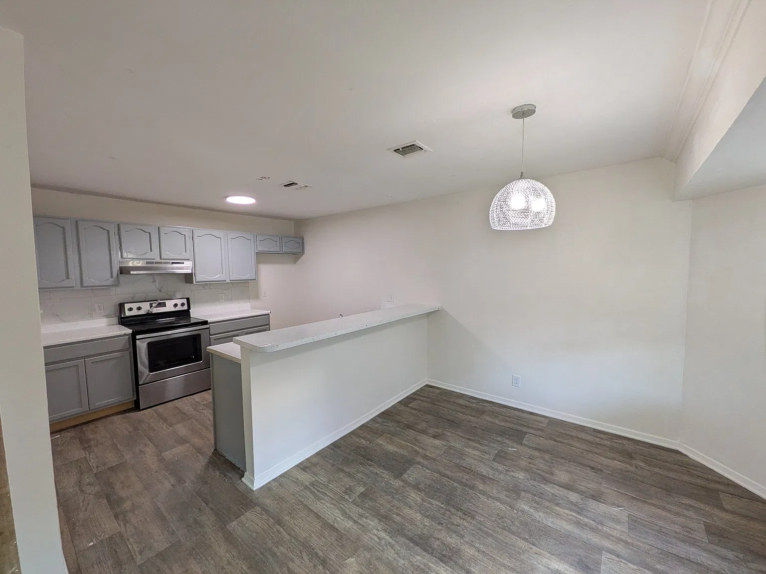 3 bed, 1196 sqft, $1,450 — Photo 4