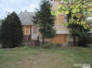 48 Barrington St, Westbury, NY 11590