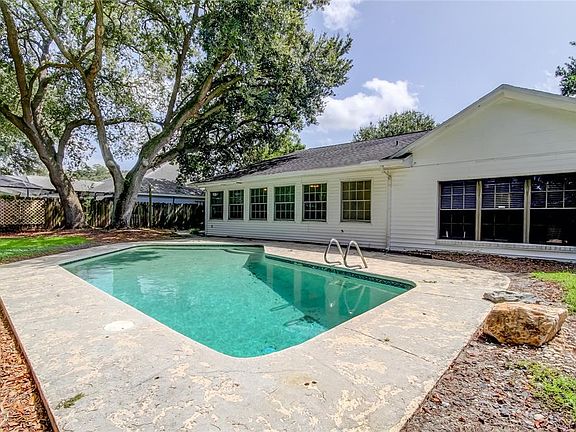 3rd image of 10406 Reclinata Ln