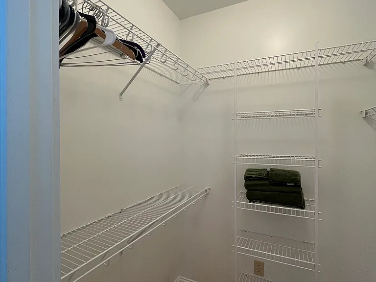 913 N Maple St — Photo 19