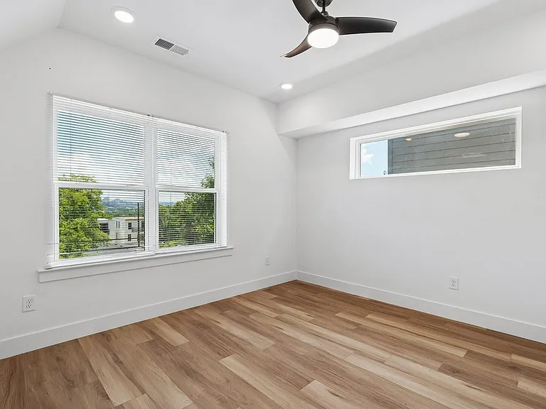 1241 N Avondale Cir — Photo 16