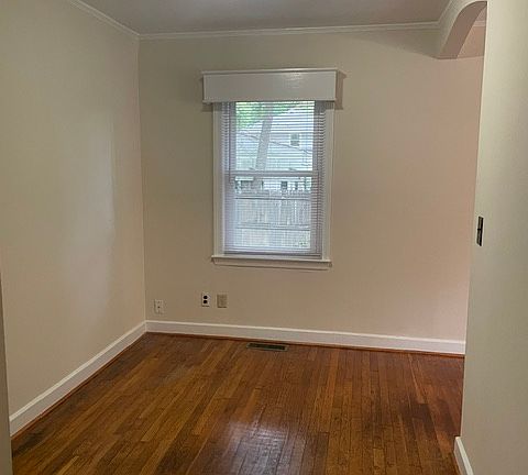 2nd image of 1208 W Pearsall St
