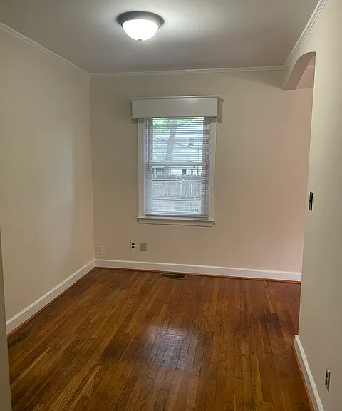 1208 W Pearsall St — Photo 2