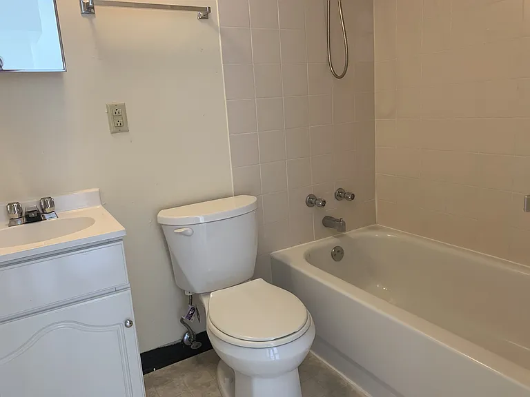 401 Princess St — Photo 12