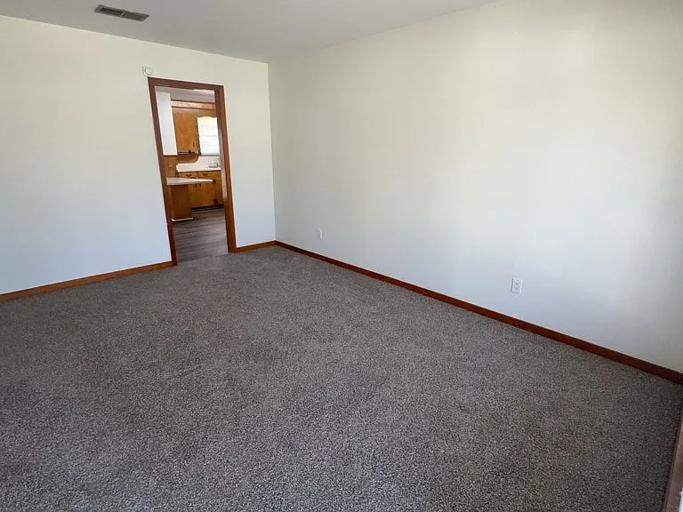 2242 Castle Hill Dr — Photo 3