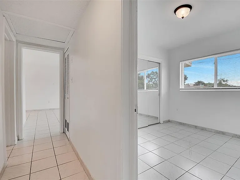 1040 San Luis Dr — Photo 24