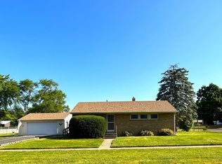 8406 Waterview Rd, Machesney Park, IL 61115