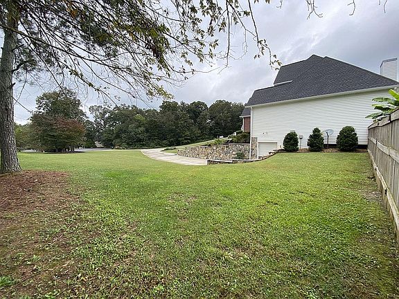 5th image of 569 Oakland Dr SE