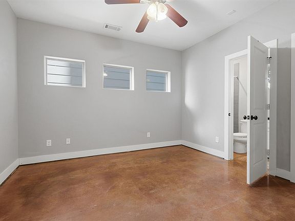 4th image of 2903 Blodgett St