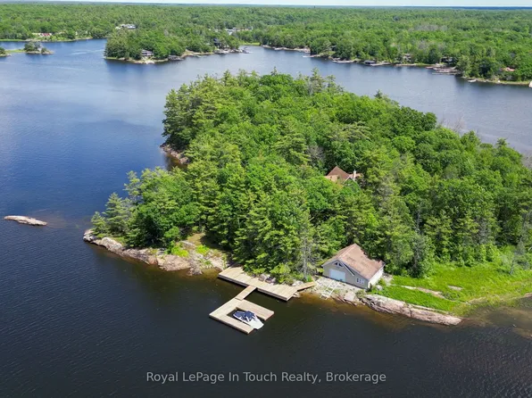 2 Island Dr #880, Georgian Bay, ON L0K 1S0