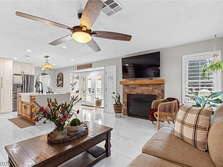407 Crater Ct — Photo 16