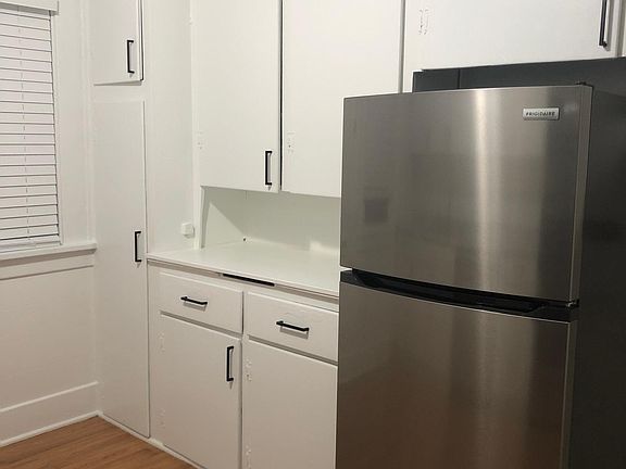 3rd image of 10 Medford Pl
