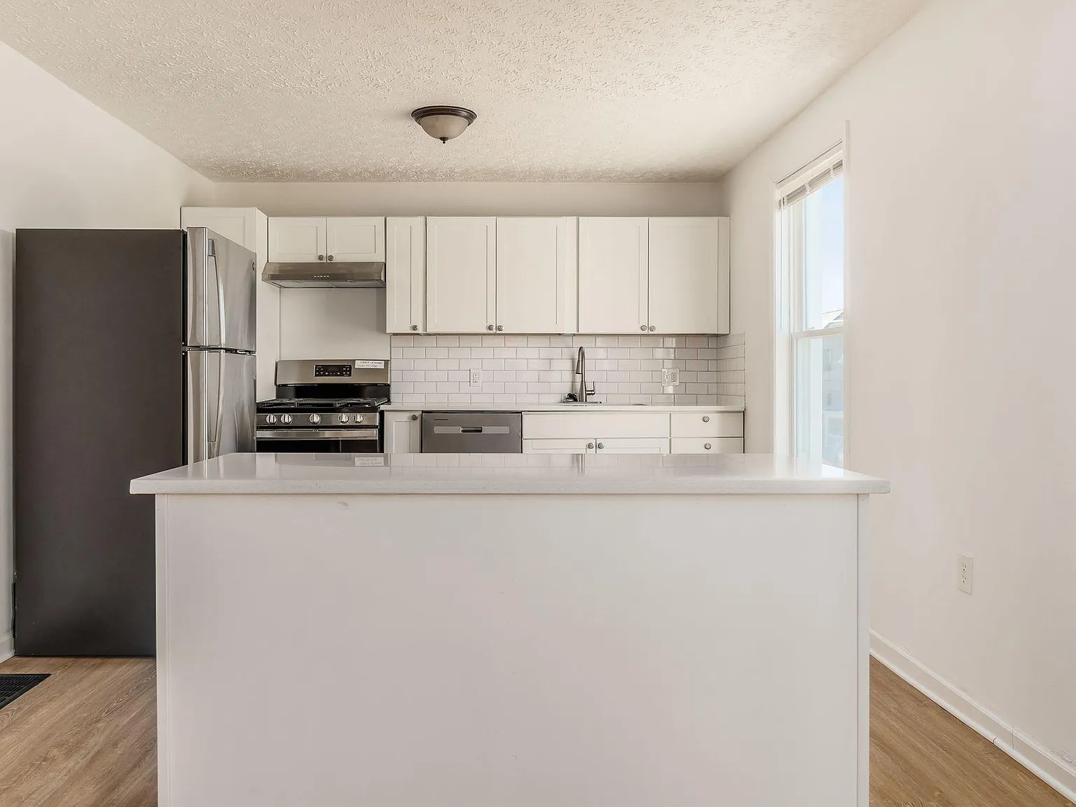 4 bed, $1,700 — Photo 3