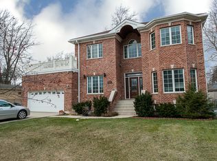 3814 Glenview Rd, Glenview, IL 60025