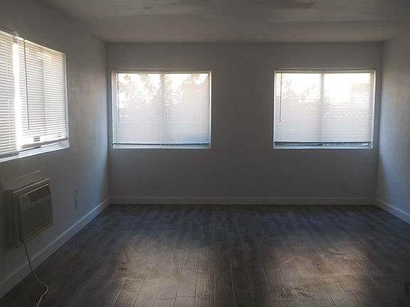 3rd image of 307 Magnolia Ave #3