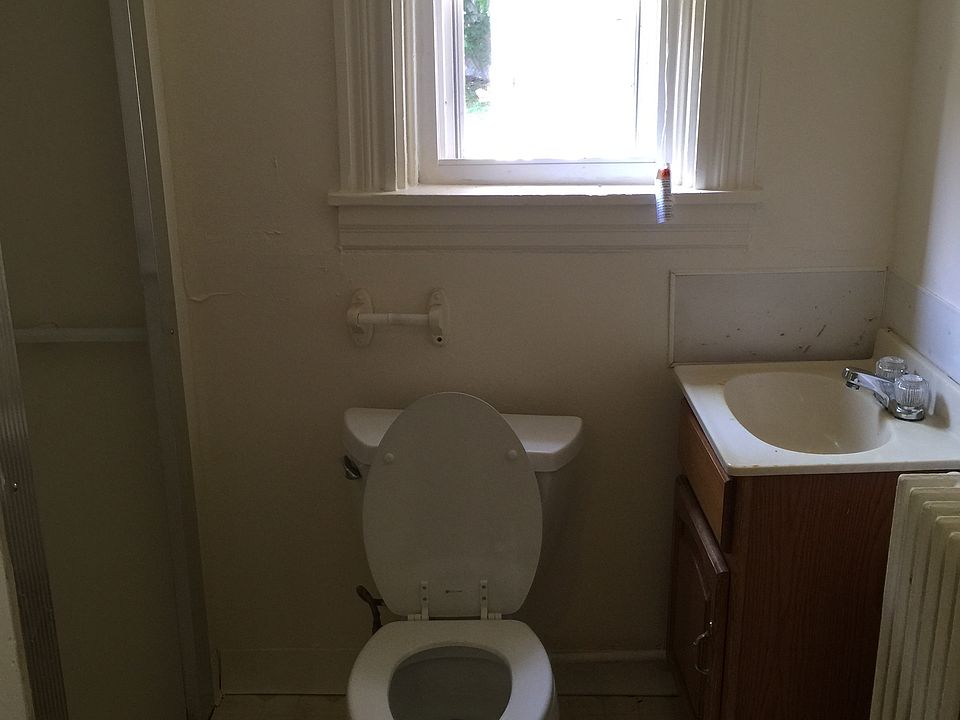 1st Floor Bathroom
