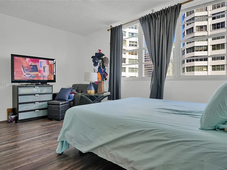 905 Brickell Bay Dr #1121 — Photo 9