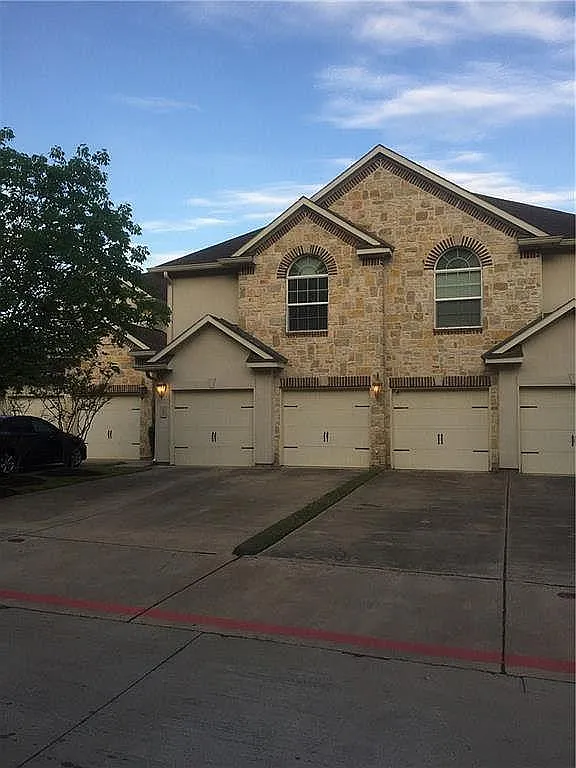 3 bed, 2.5 bath, 2210 sqft, $3,250 — Photo 3
