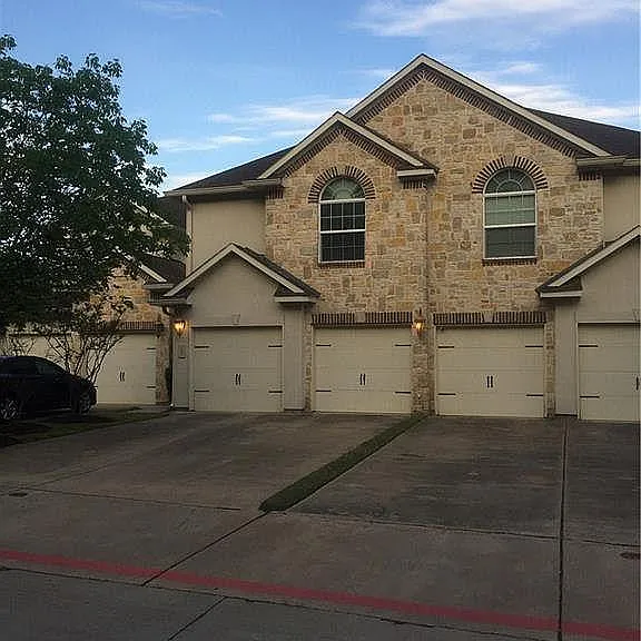 2635 Eagle Dr — Photo 3